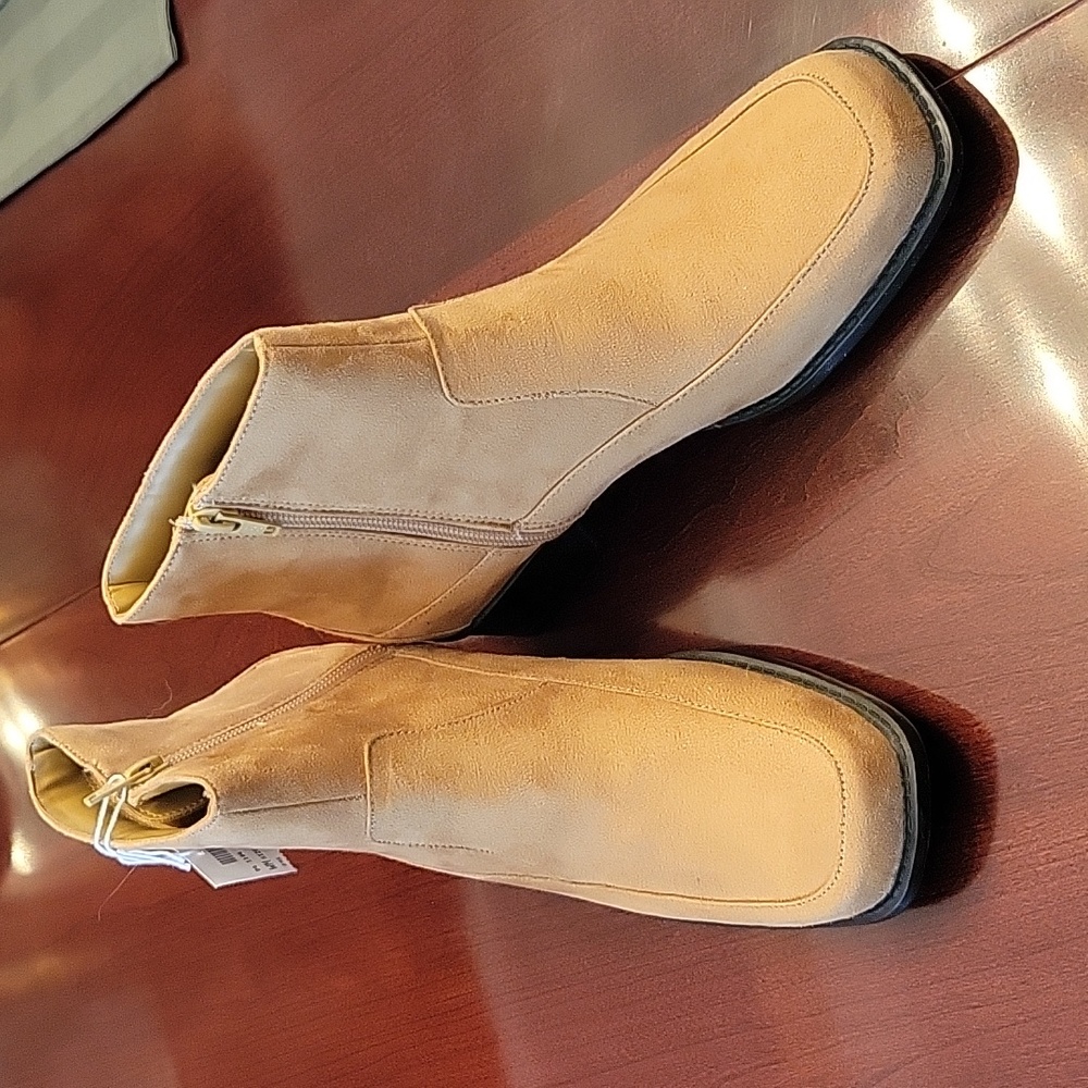 Shoes - Picture 2 of 3